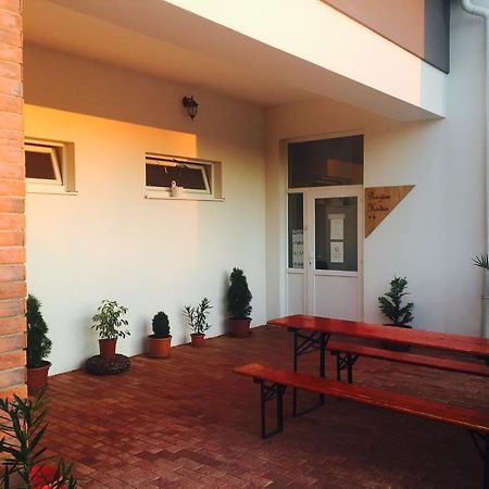Guest House Hodus Vydrany Екстериор снимка