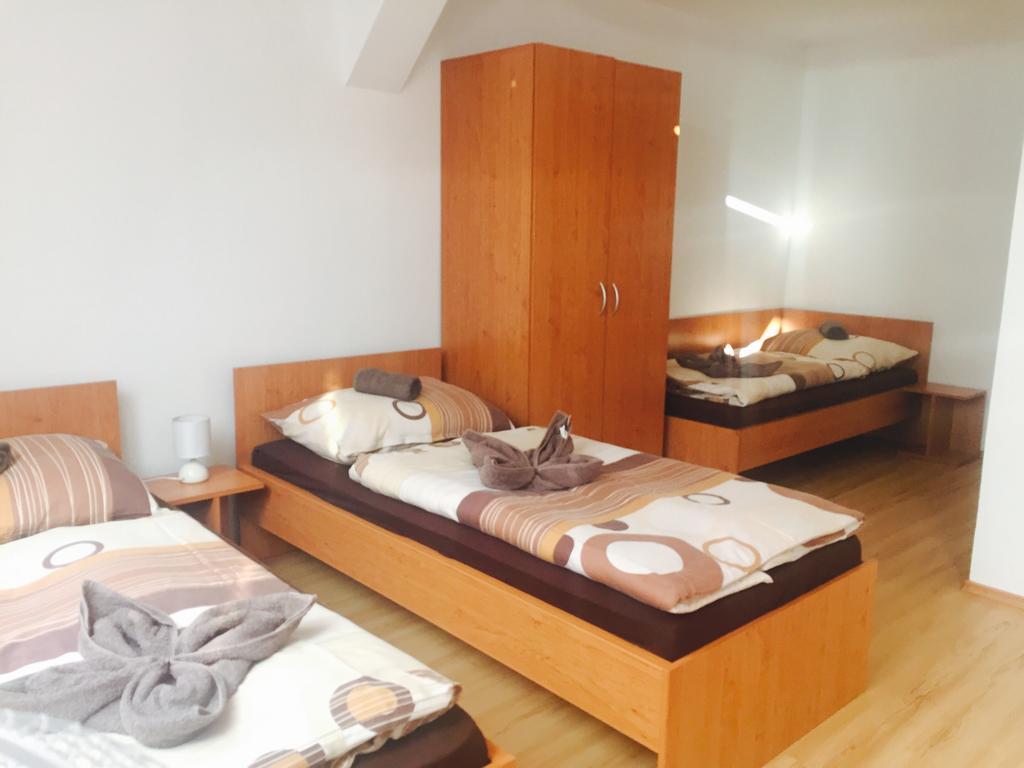 Guest House Hodus Vydrany Екстериор снимка