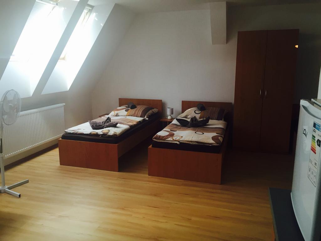 Guest House Hodus Vydrany Екстериор снимка